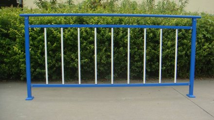 陽(yáng)臺(tái)護(hù)欄清潔打理方案